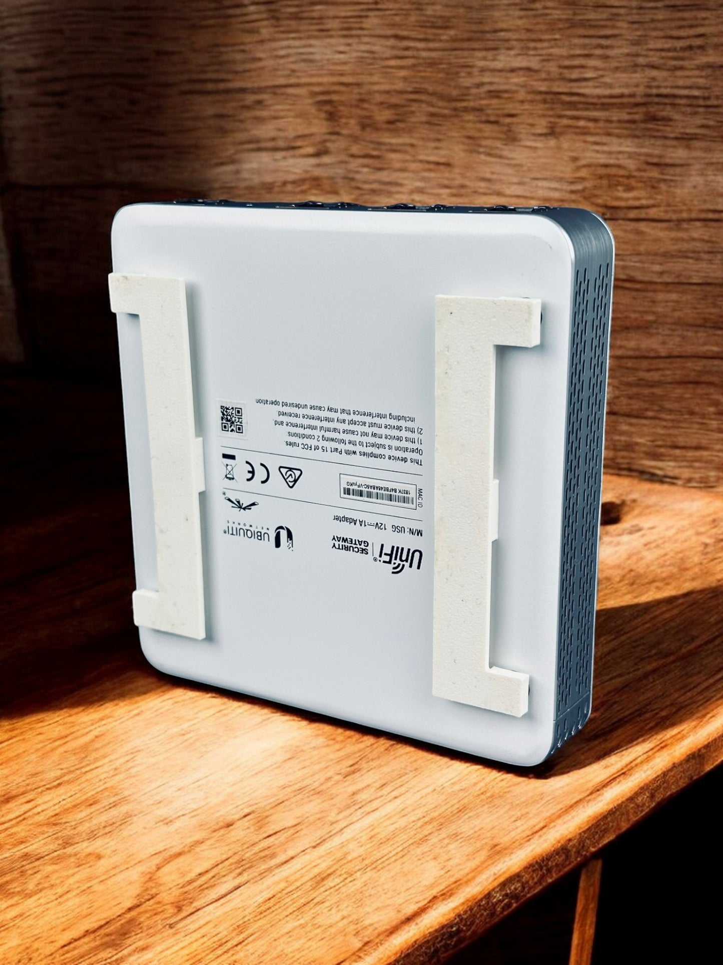 Wandhalterung oder Standhalterung z.B. passend für Ubiquiti UniFi Cloud Gateway Ultra