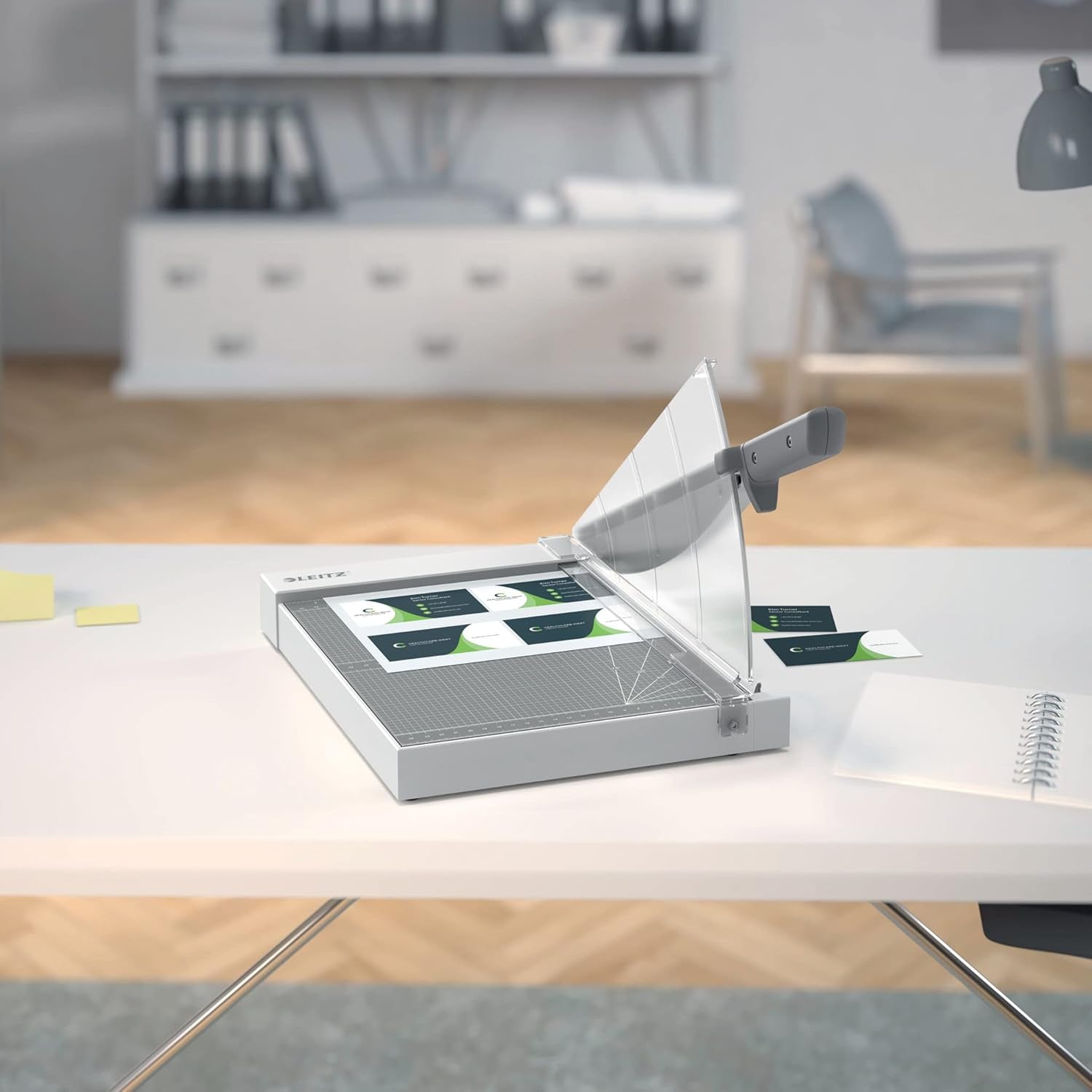 Leitz Precision Home Office Hebelschneider A4, Bis Zu 10 Blatt, Papierschneidemaschine Mit 305 Mm Schnittlänge, Präzisionsstahlklinge, Ausrichthilfe Mit Kantenbeleuchtung, Klingenschutz, 90190000