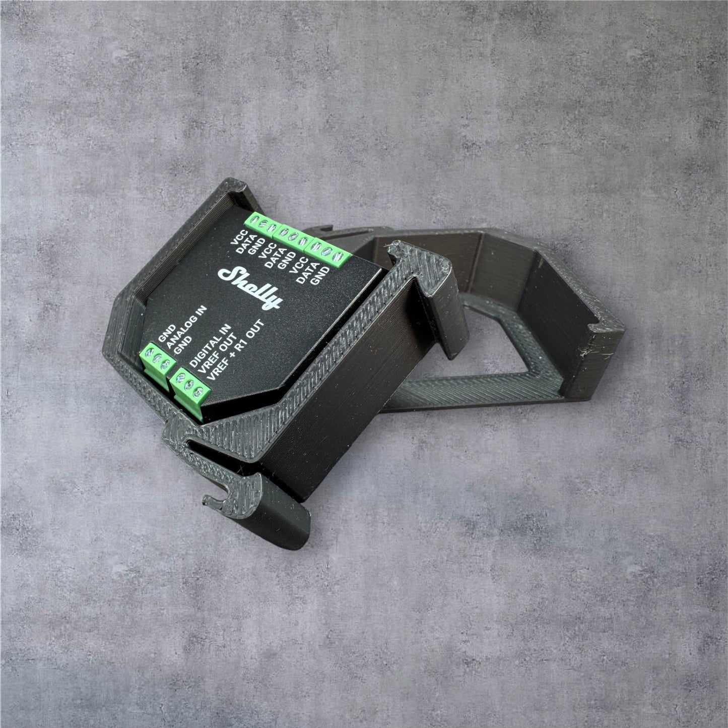 Shelly Plus Add-on für eine 35 mm DIN Hutschiene